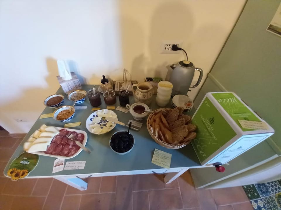 Coffee/tea facilities, Food and drinks, Food, Breakfast, Continental breakfast, Buffet breakfast