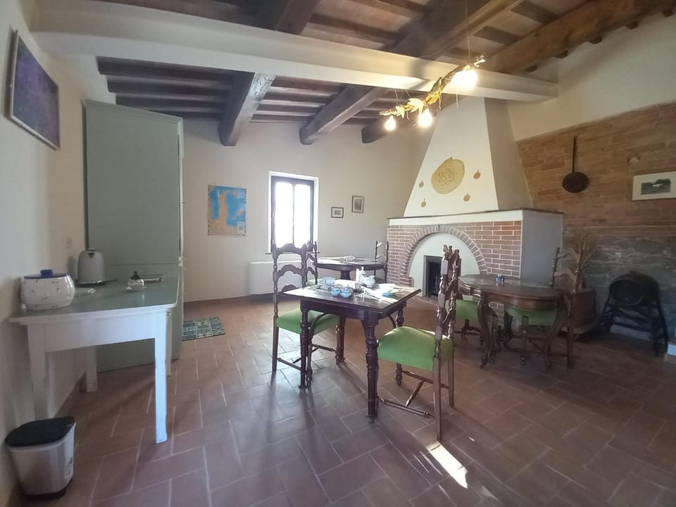 Communal lounge/ TV room, Kitchen or kitchenette, Living room, Seating area, Dining area, Communal kitchen
