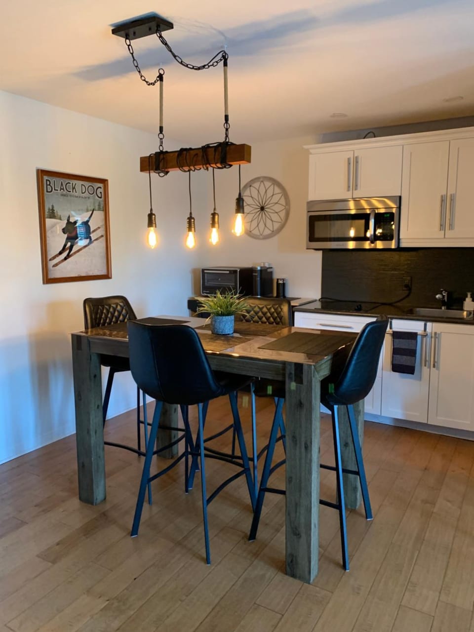 Dining area, kitchen