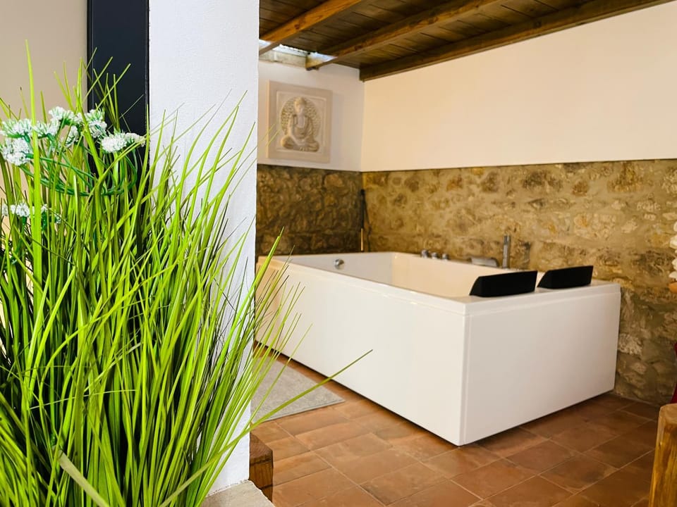 Hot Tub, Bedroom