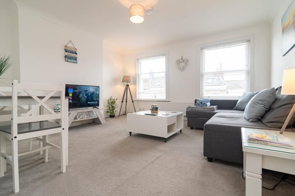 TV and multimedia, Living room, Photo of the whole room, Dining area