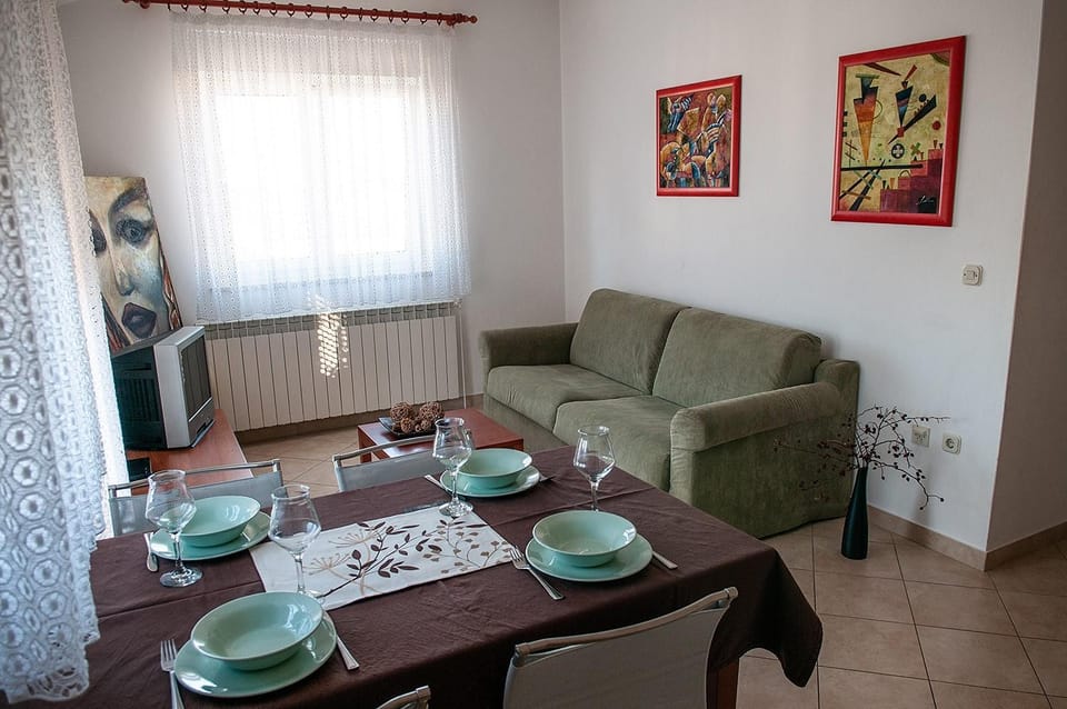 Living room, Dining area