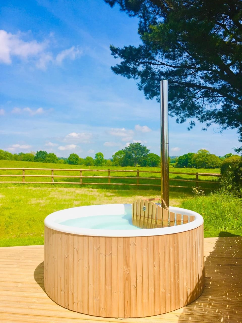 Deer Den timber clad cabin with hot tub, up private lane Cabin in East Devon District