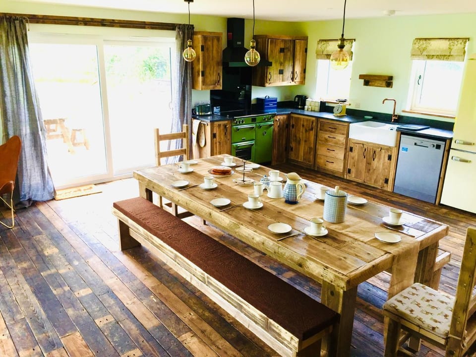 Deer Den timber clad cabin with hot tub, up private lane Cabin in East Devon District