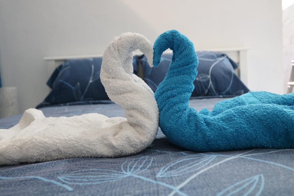 Bed, Photo of the whole room, Bedroom, towels