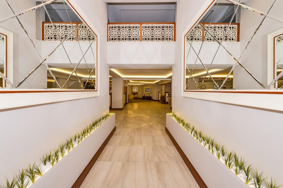 Property building, Facade/entrance, Lobby or reception