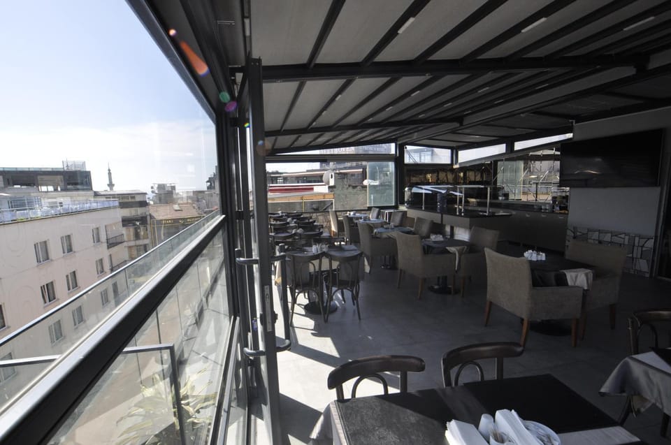 Restaurant/places to eat, Communal lounge/ TV room, Day, View (from property/room), Balcony/Terrace, Banquet/Function facilities, Seating area, City view, Breakfast, Buffet breakfast