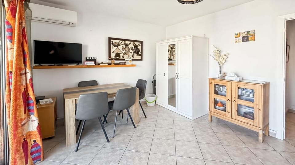Communal lounge/ TV room, TV and multimedia, Living room