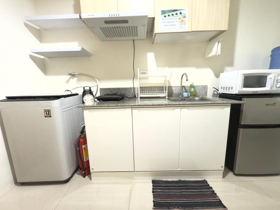 Kitchen or kitchenette, washing machine, kitchen