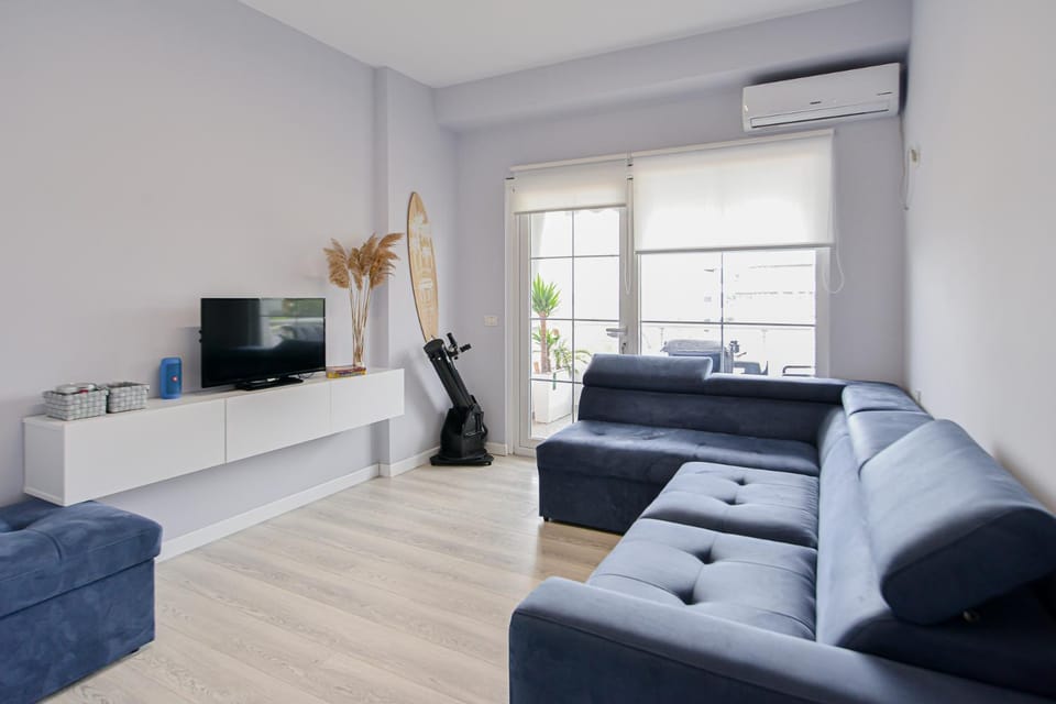 Promenade sea view Appt. Q. size bed & Sofa w/bed Apartment in Vlorë