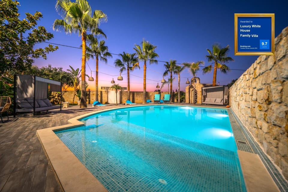 Natural landscape, Swimming pool, Swimming pool, sunbed