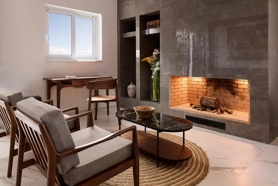 Seating area, fireplace