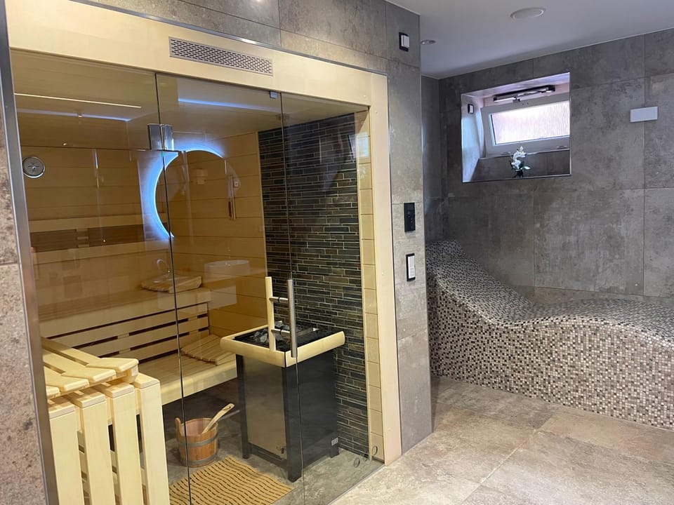 Sauna, Bathroom, Spa and wellness centre/facilities
