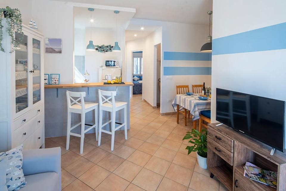 TV and multimedia, Seating area, Dining area