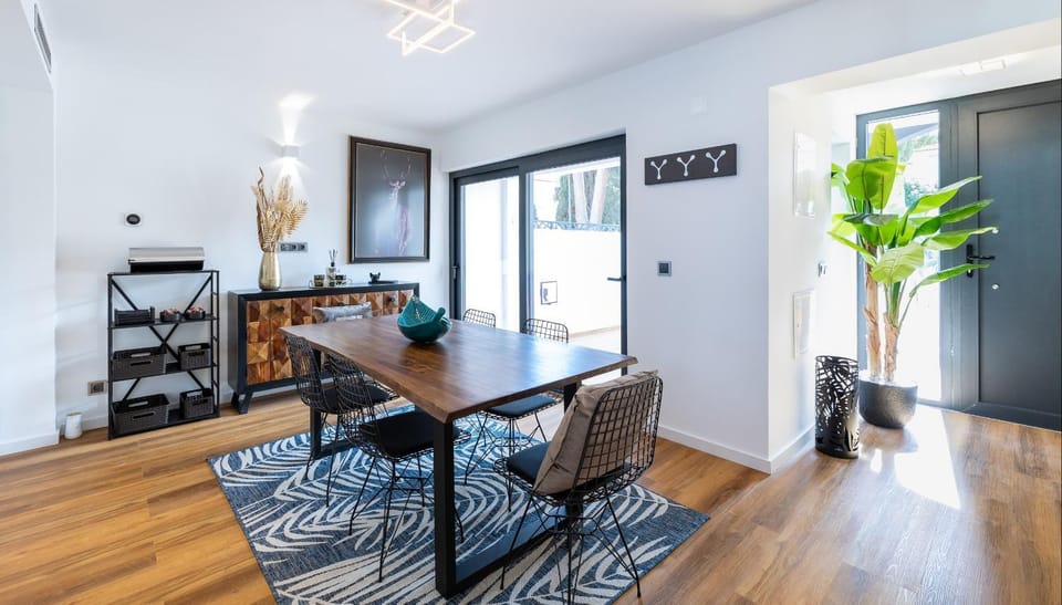Living room, Dining area