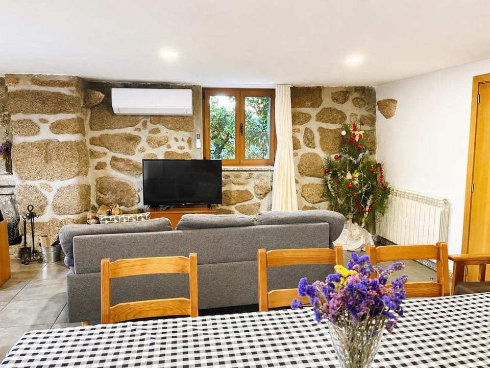 TV and multimedia, Living room, Dining area, air conditioner