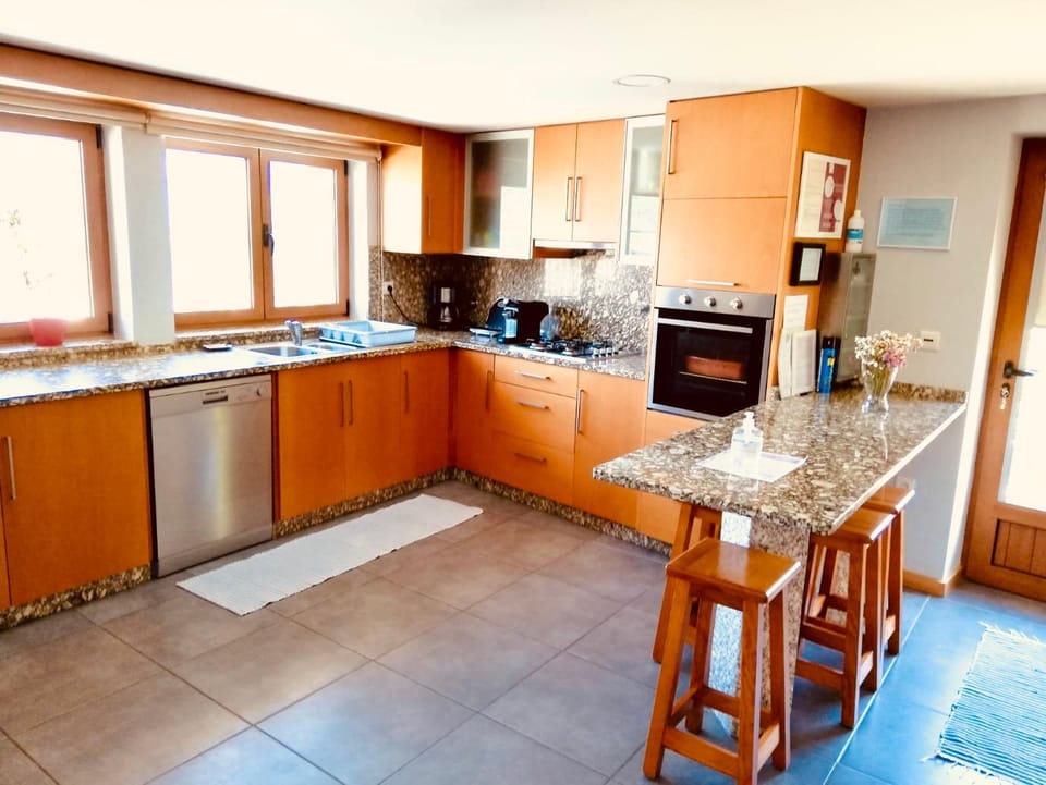 Kitchen or kitchenette, Dining area, dishwasher, oven, stove