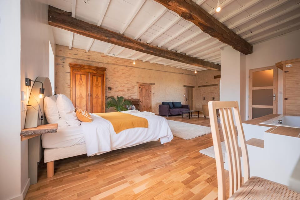 Bed, Photo of the whole room, Bedroom