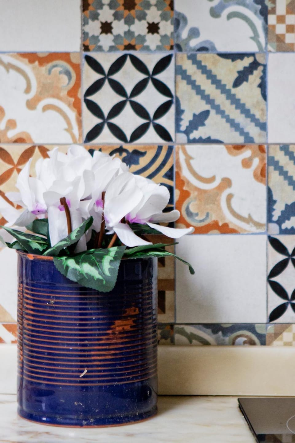 Coffee/tea facilities, Kitchen or kitchenette, Decorative detail, Dining area