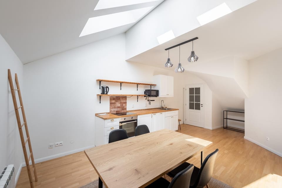 Kitchen or kitchenette, Dining area, oven, stove
