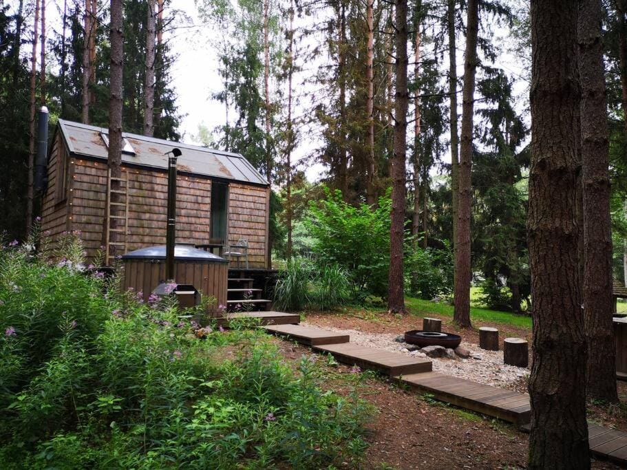 Property building, Hot Tub