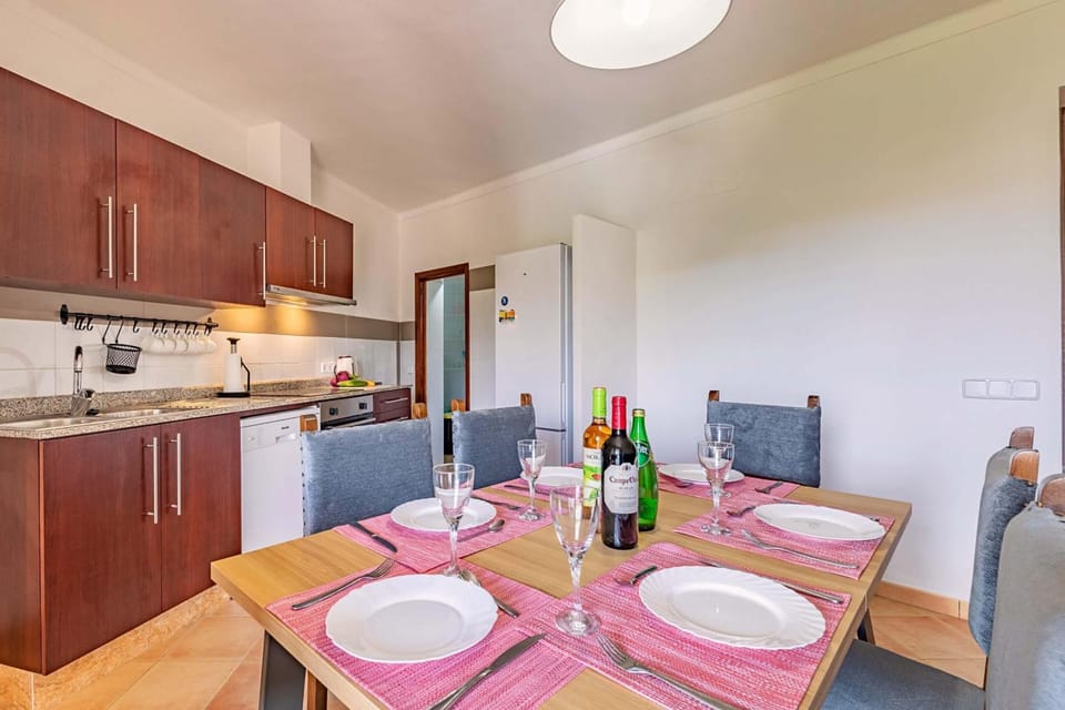 Other, dishwasher, pet friendly, stove