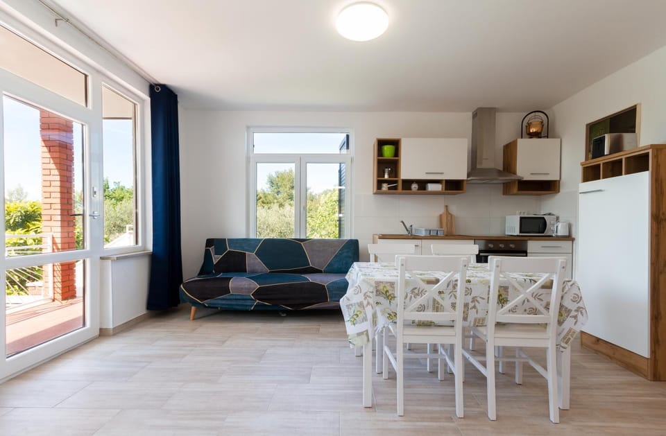Seating area, Dining area, pet friendly
