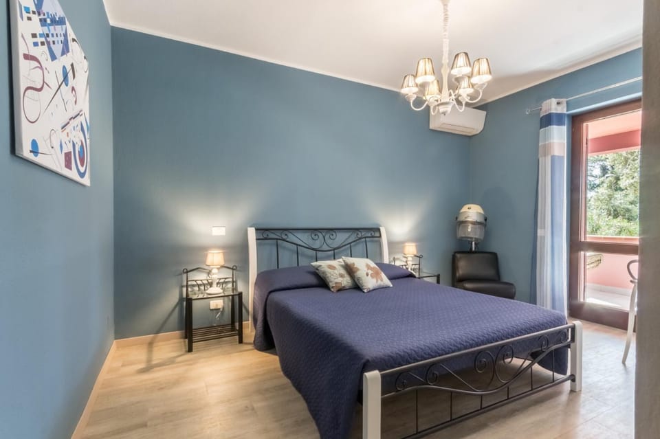 Bed, Balcony/Terrace, Photo of the whole room, Bedroom, air conditioner