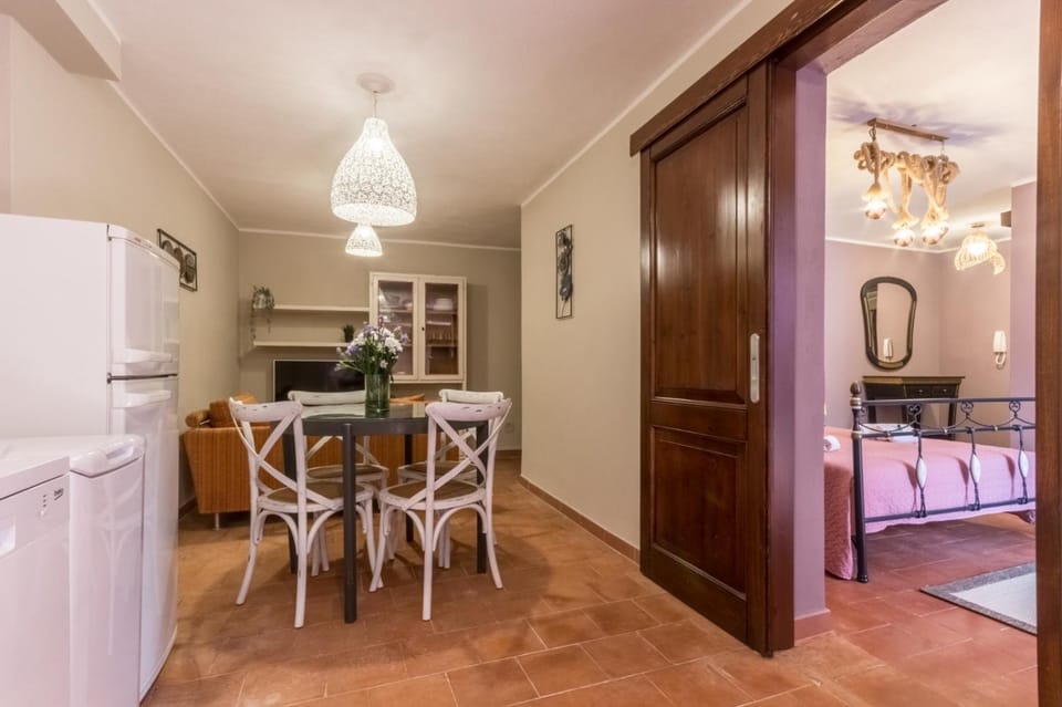 TV and multimedia, Kitchen or kitchenette, Dining area, dishwasher, pet friendly, stove, washing machine