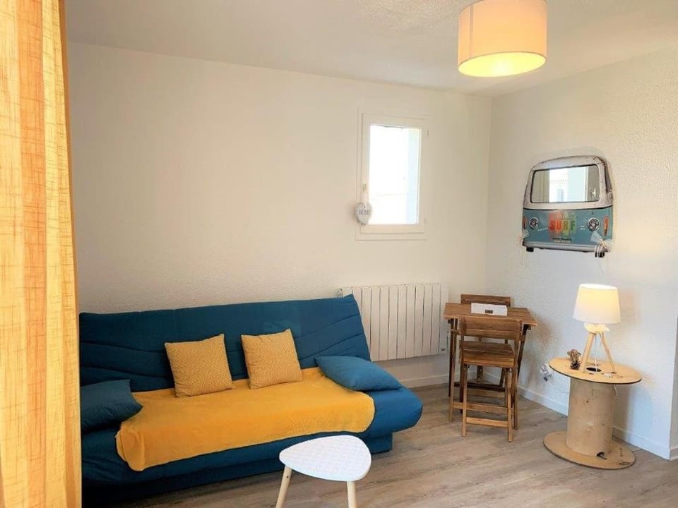 Living room, Decorative detail, Seating area