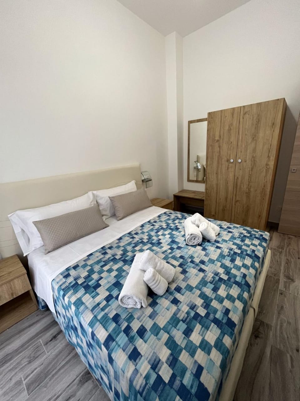 Bed, Photo of the whole room