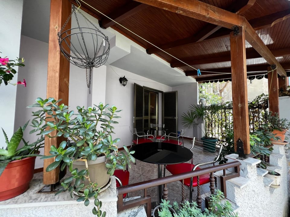 Patio, Facade/entrance