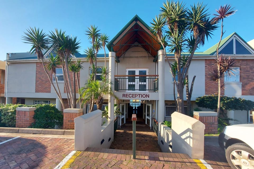 Property building, Facade/entrance, Property logo or sign