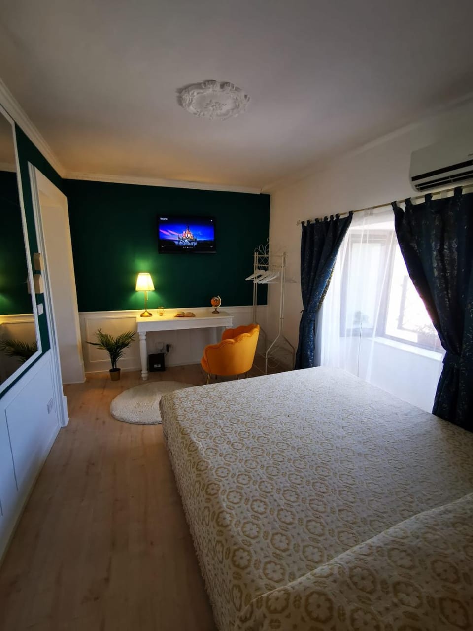 Photo of the whole room