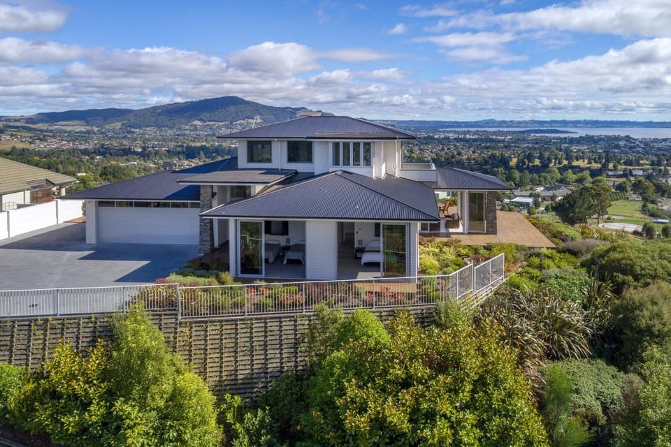 City view, Garden view, Lake view, Landmark view, Mountain view