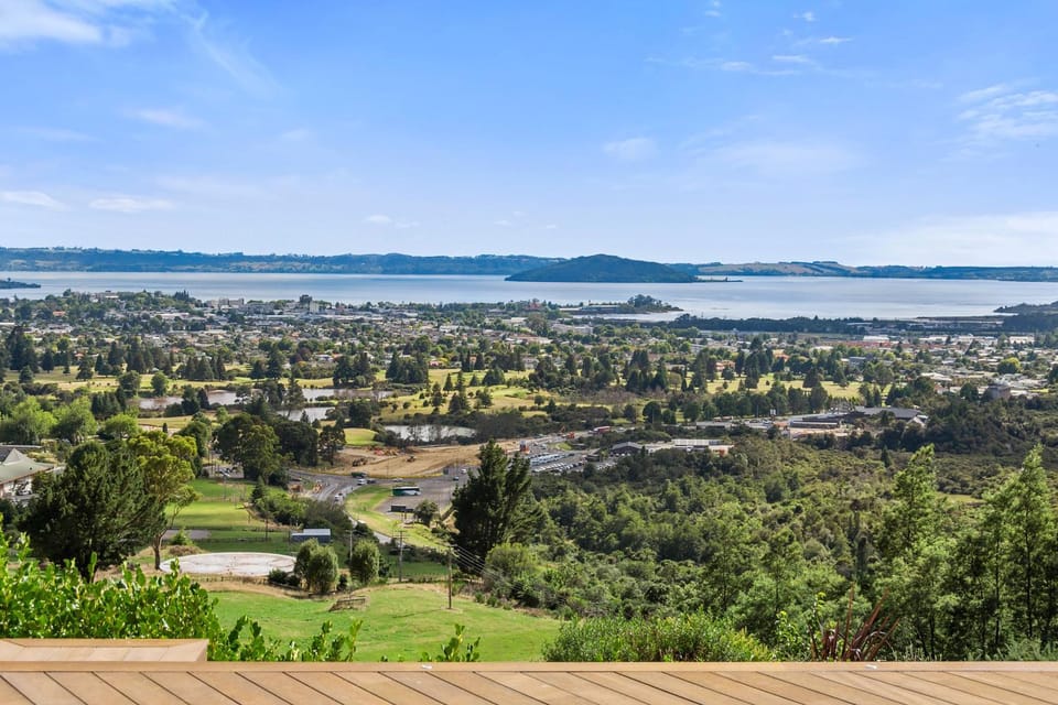 City view, Garden view, Lake view, Landmark view, Mountain view