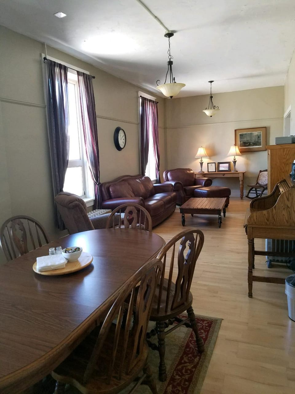 TV and multimedia, Living room, Photo of the whole room, Seating area, Dining area
