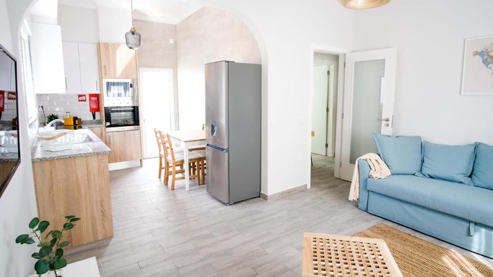 Kitchen or kitchenette, Living room, Dining area, Communal kitchen
