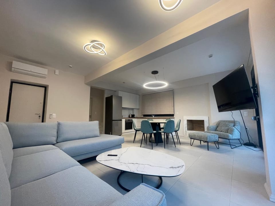 TV and multimedia, Living room, Seating area, Dining area