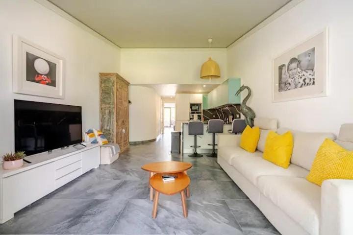 TV and multimedia, Lounge or bar, kitchen