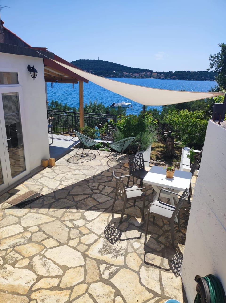 Facade/entrance, Summer, Balcony/Terrace, Seating area, Sea view