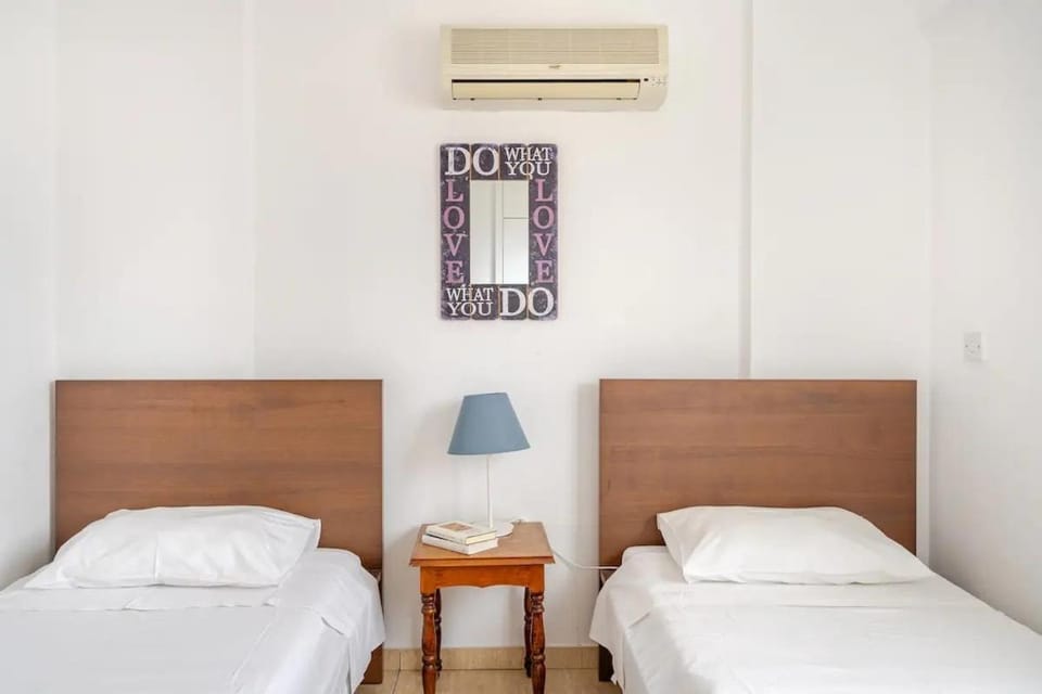 Bedroom, air conditioner