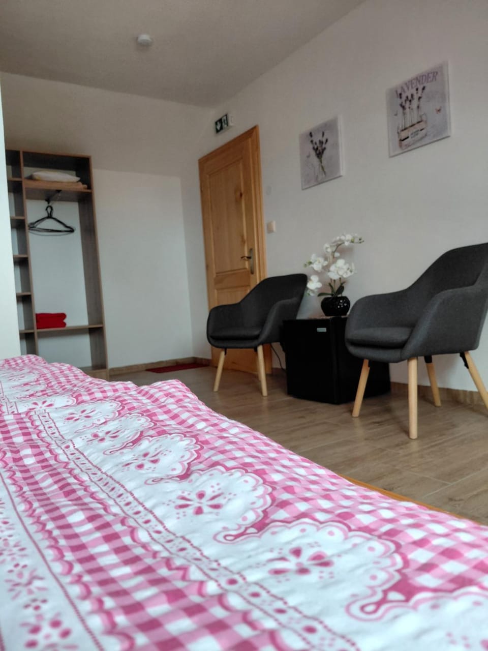 Bed, Seating area, Bedroom
