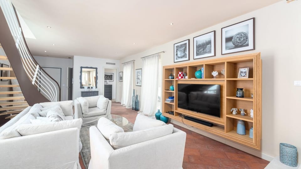Living room, Seating area, air conditioner
