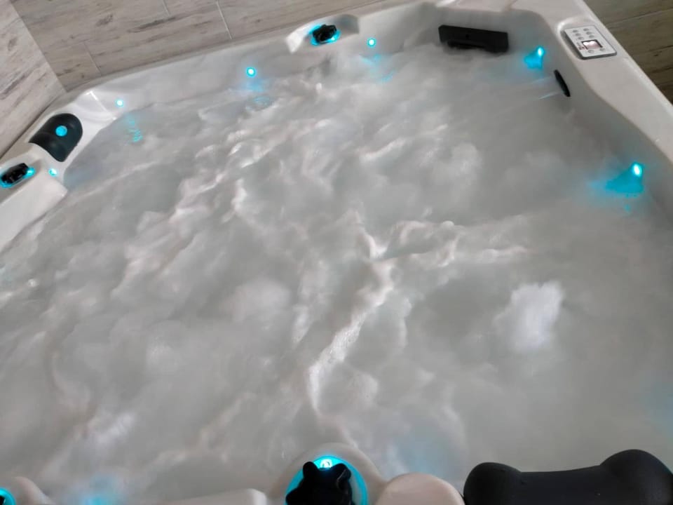 Hot Spring Bath, Hot Tub, Spa and wellness centre/facilities
