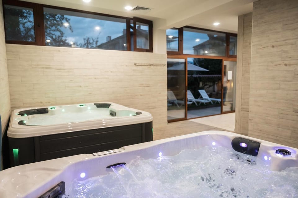 Hot Tub, Spa and wellness centre/facilities