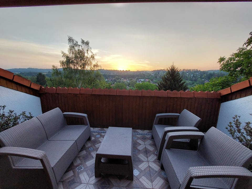 Balcony/Terrace, Garden view, Mountain view