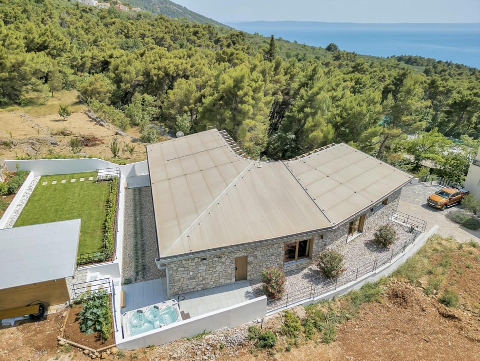 Property building, Hot Tub