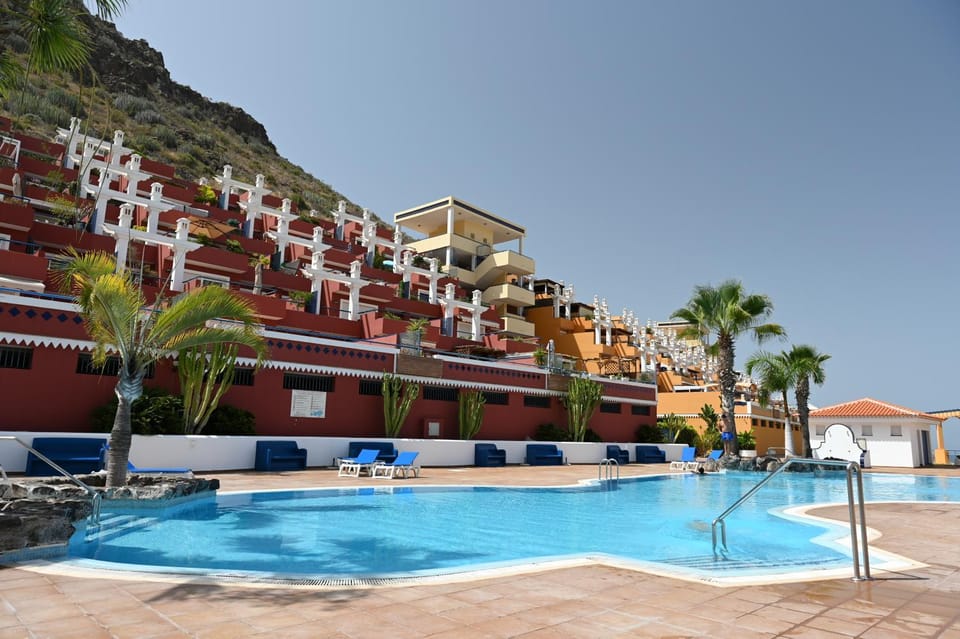 Property building, Pool view, Swimming pool