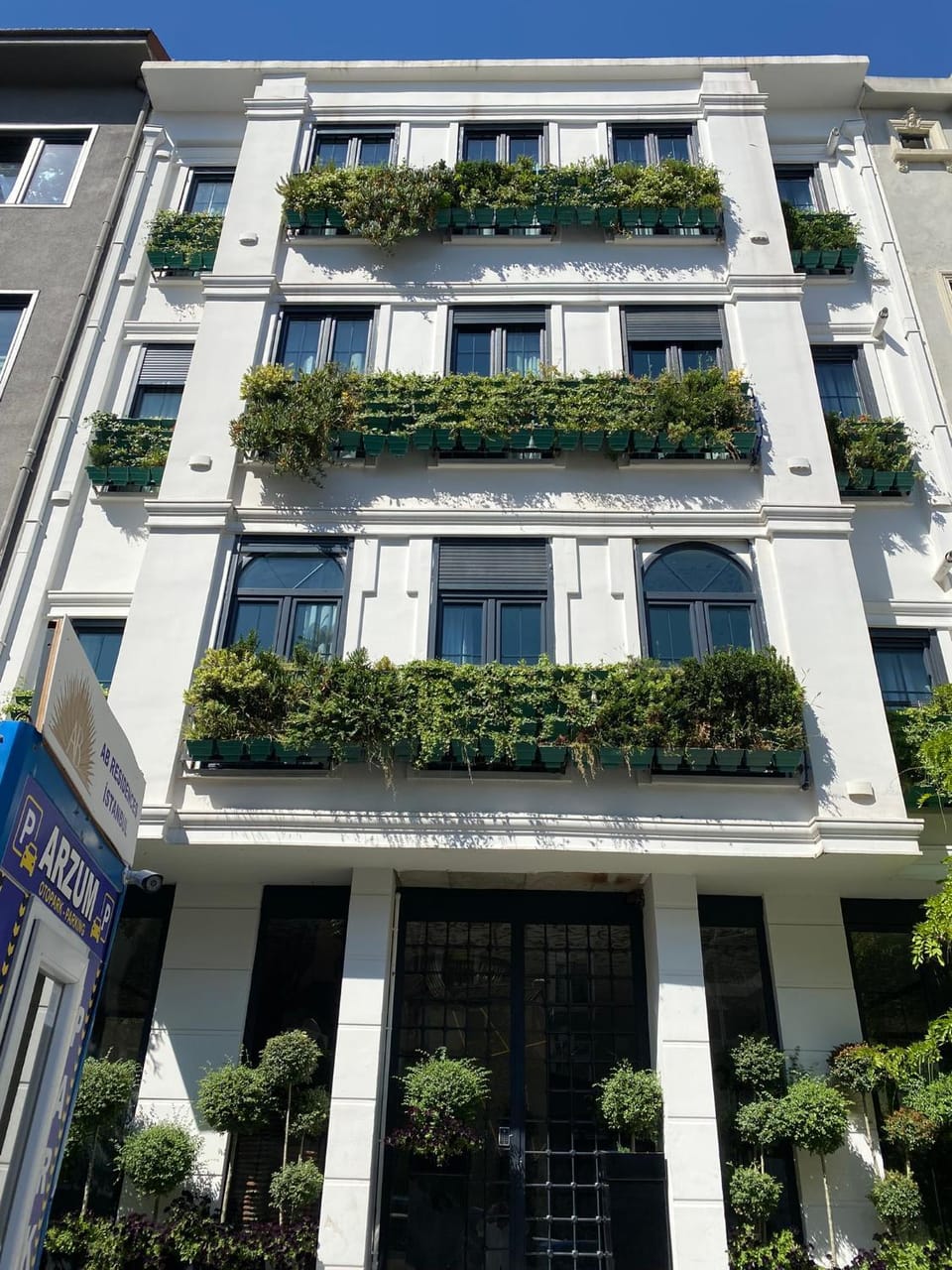 Property building, Facade/entrance